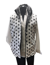 Load image into Gallery viewer, OOPERA  Light Vest - Reversible
